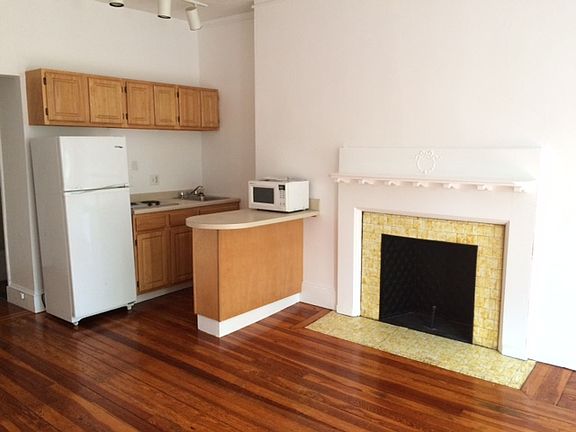 3rd image of 1077 Beacon St APT 8