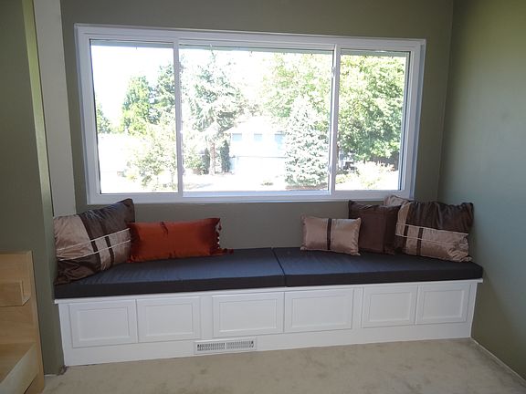 Maste bedroom Window seat