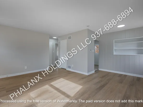 1161 Race Dr, Troy, OH 45373