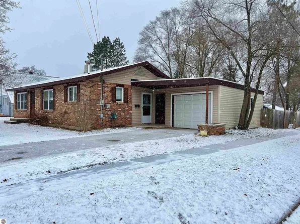 308 John R St, Clare, MI 48617