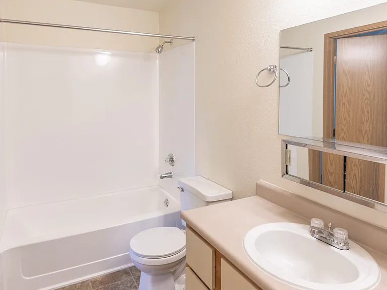 Black Lake Apartments — Photo 33