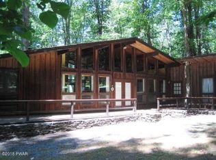 211 Water View Dr, Hawley, PA