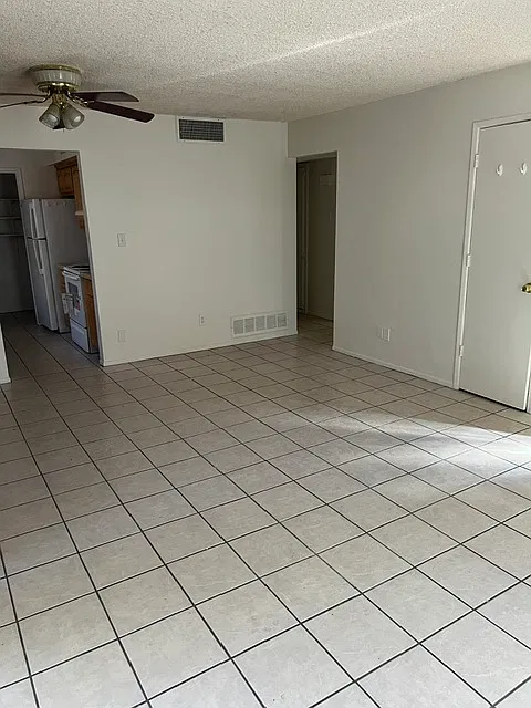 2 bed, $1,095 — Photo 3