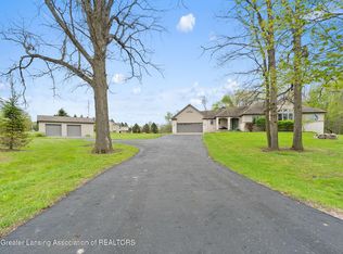 5450 N Hartel Rd, Potterville, MI 48876