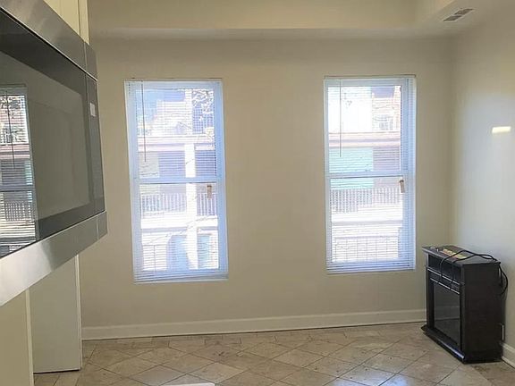 4th image of 1647 N North Park Ave #3