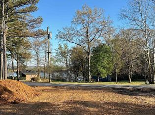 596 Riverside Ln, Crump, TN 38327