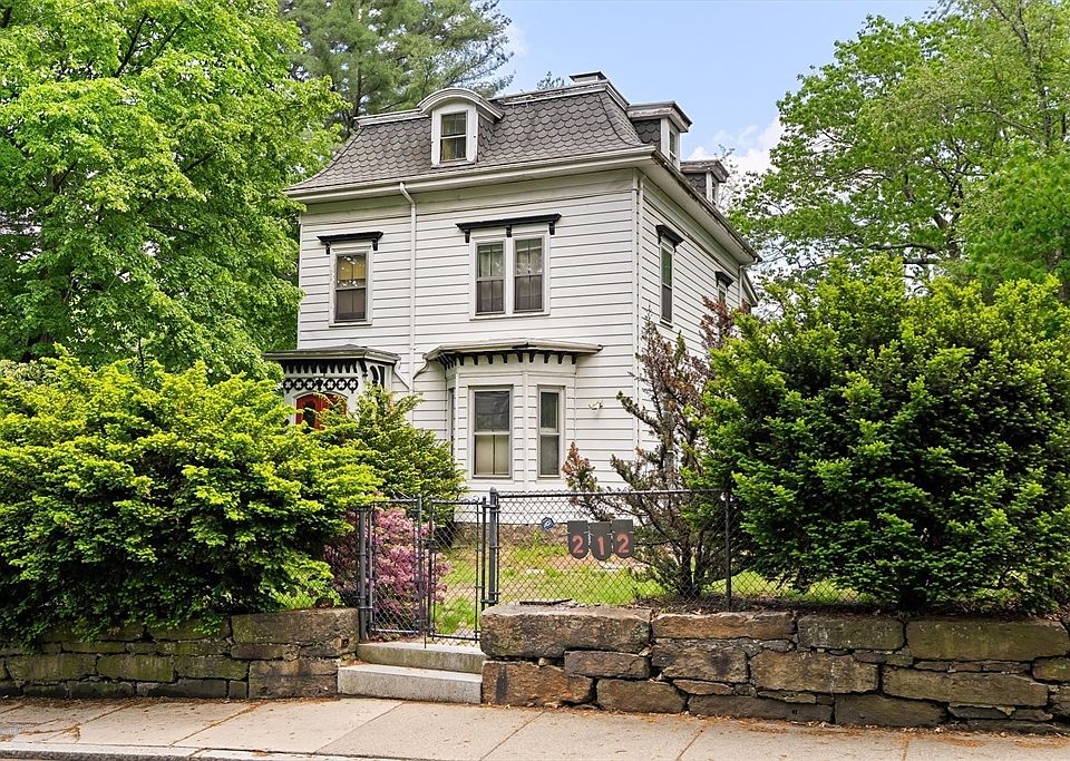 1st image of 212 Chestnut Ave