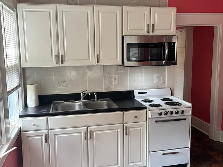 422 King George Ave SW #3 — Photo 11