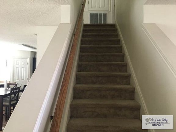 3rd image of 1069 Champlain Dr