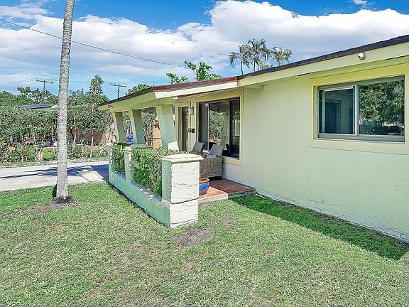 3rd image of 2061 Bahama Drive