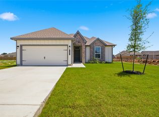 402 Harvest Lake Dr, Snook, TX 77878
