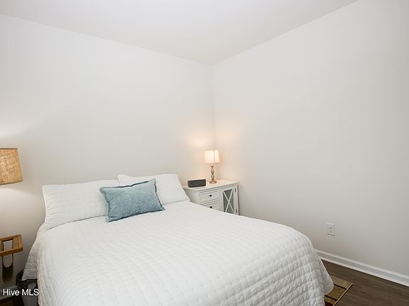 5th image of 801 Amster Way