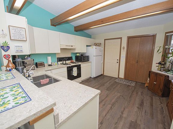 5th image of 400 SOO MARIE AVENUE