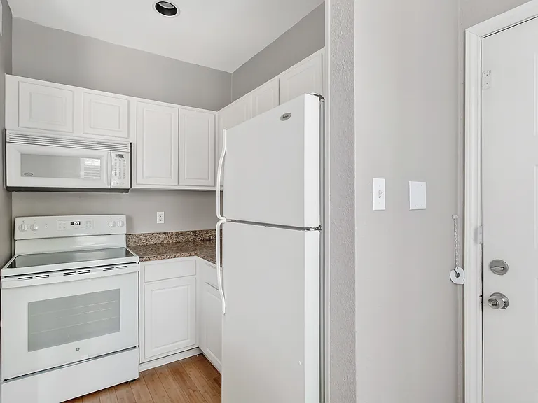 2002 N Fitzhugh Ave #2 — Photo 10