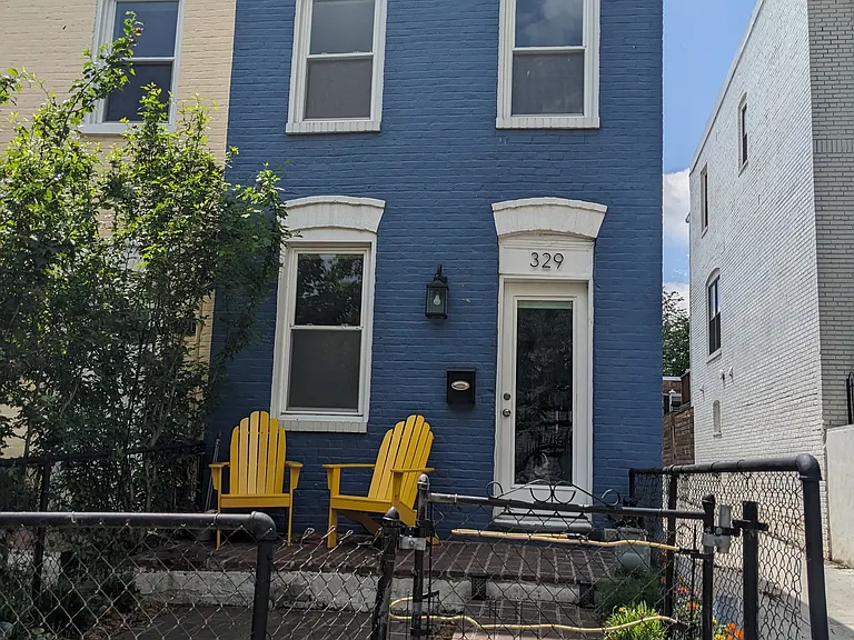 329 L St NE — Photo 9