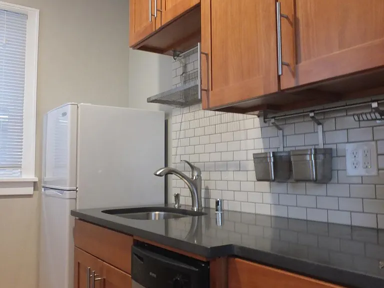 527 Malden Ave E #7 — Photo 11