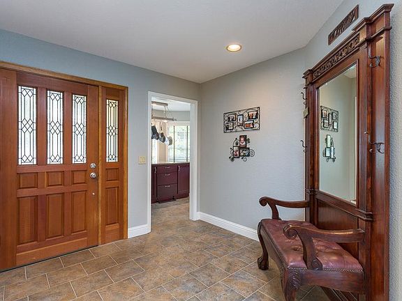 4th image of 105 Lucia Ln