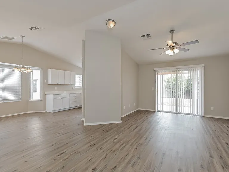 8829 E Eagle Creek Dr — Photo 3