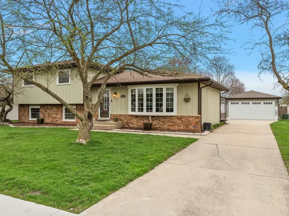 1349 Cozy Ln, Dyer, IN 46311