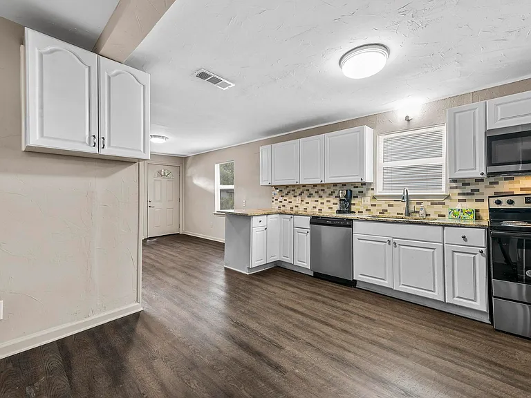 2717 Townsend Dr — Photo 22