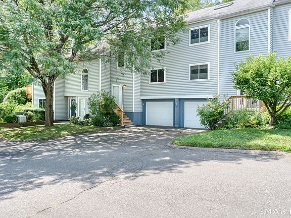 2nd image of 19 Sunridge Lane #19