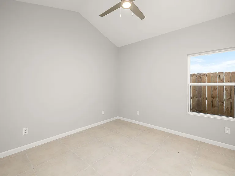 708 Oriole Rd — Photo 16