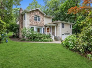 9 Endicott Dr, Huntington, NY 11743