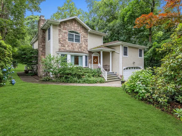 9 Endicott Drive, Huntington, NY 11743