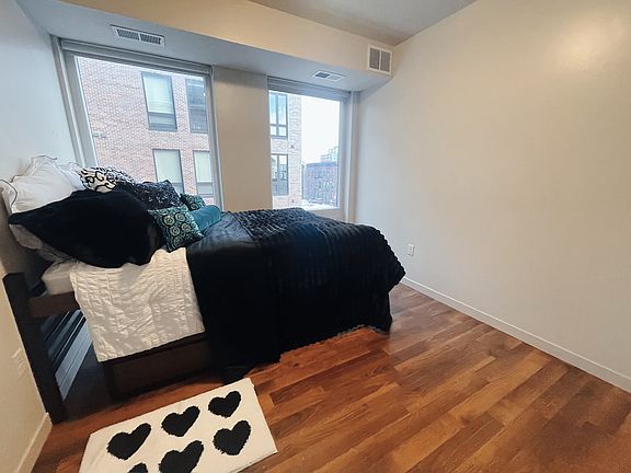 5th image of 709 4th St NE #302