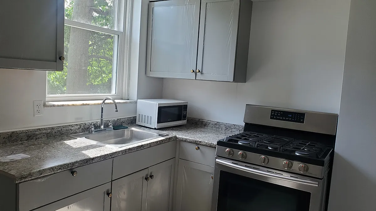 Photo 2 of 9 - 759 S Millvale Ave #1 - Pittsburgh, PA Building Photo - 759 S Millvale Ave #1