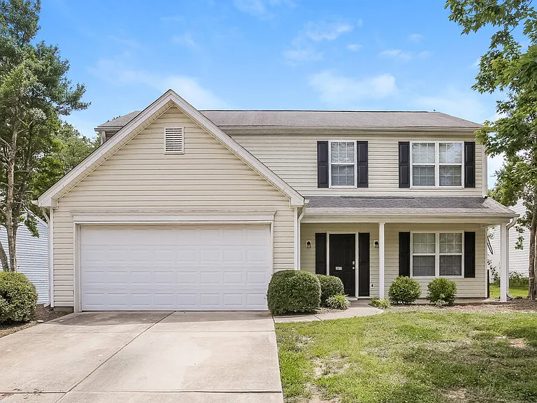 3913 Edgeview Dr — Photo 1
