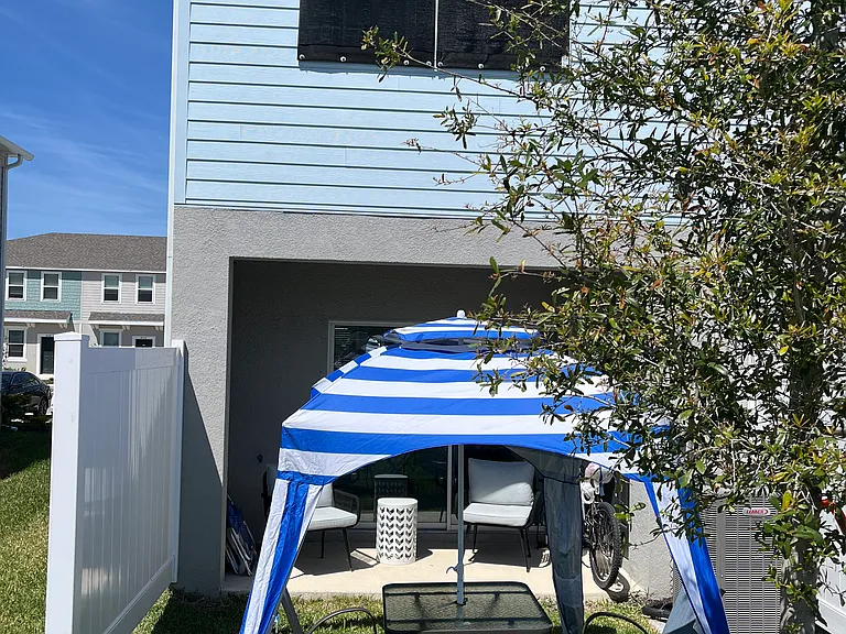 Extra space for outdoor dining.