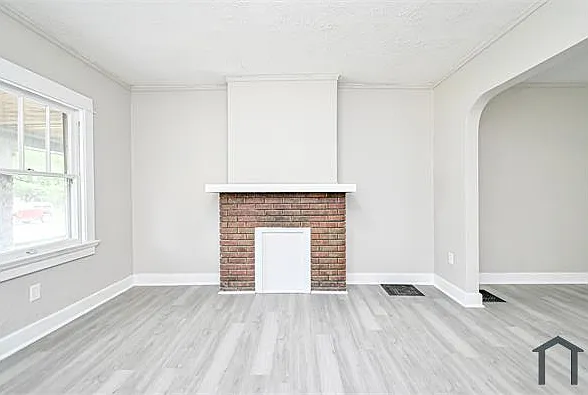 312-314 Pointview Ave #314 — Photo 1