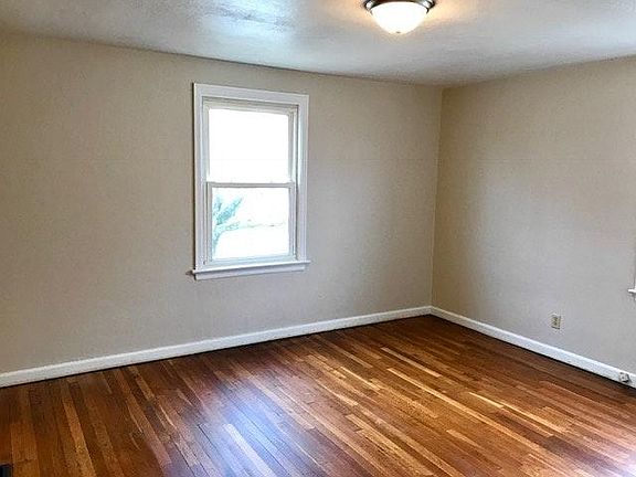 5th image of 1542 Elmwood Ave