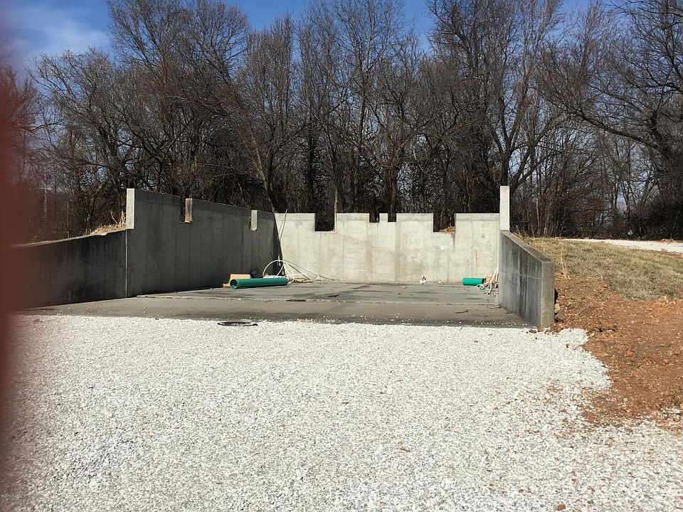 2nd image of 1425 W Central St