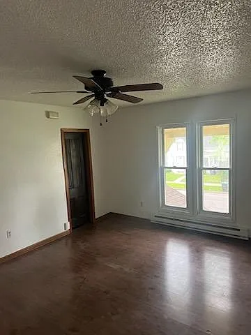 3 bed, 1300 sqft, $1,300 — Photo 2