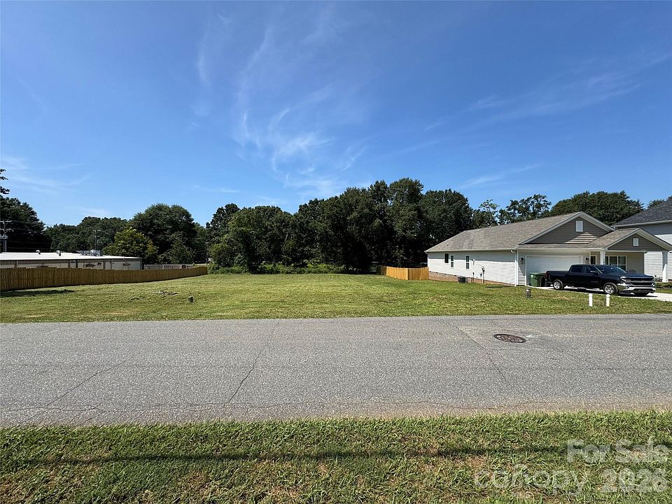 1st image of 103 Hillcrest St