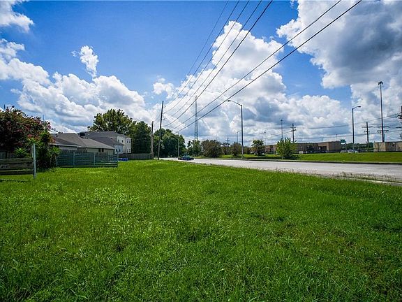 4th image of 2120 Mardi Gras Blvd