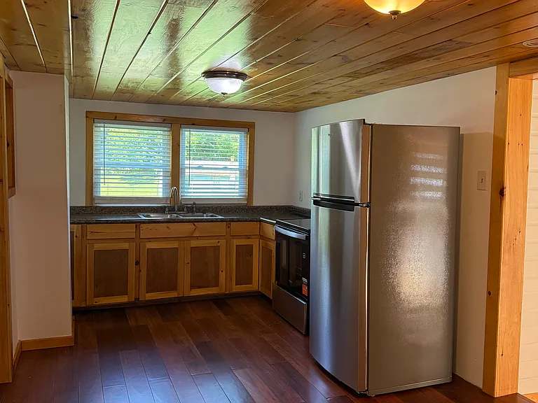 402 Myers Rd — Photo 2