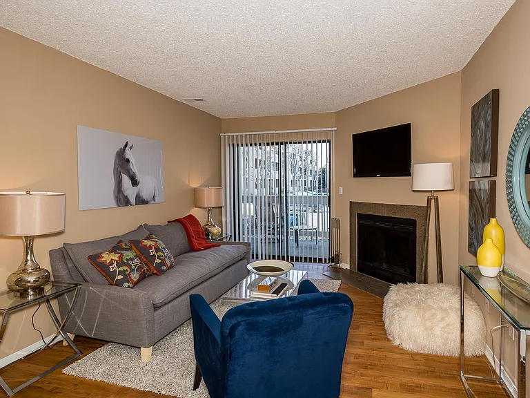 Apres Apartment Homes — Photo 8