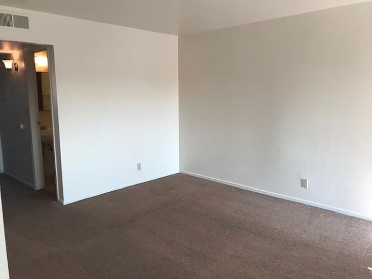135 Keystone Ave — Photo 4