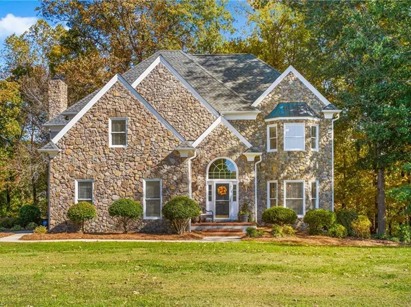 7008 Mustang Ct, Summerfield, NC 27358