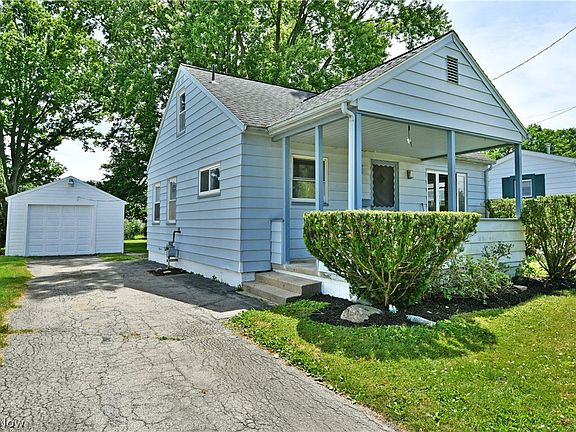 3rd image of 113 Massachusetts Ave