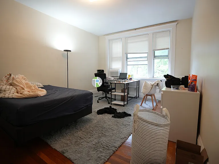 22 Euston St #5 — Photo 4