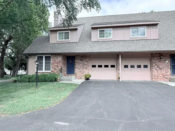 2926 SW Foxcroft 3 Ct, Topeka, KS 66614