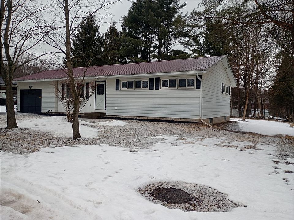1st image of 10 Cayuga St