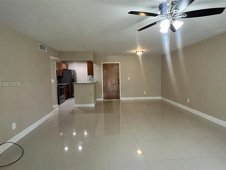 10377 N Kendall Dr #K8 — Photo 3