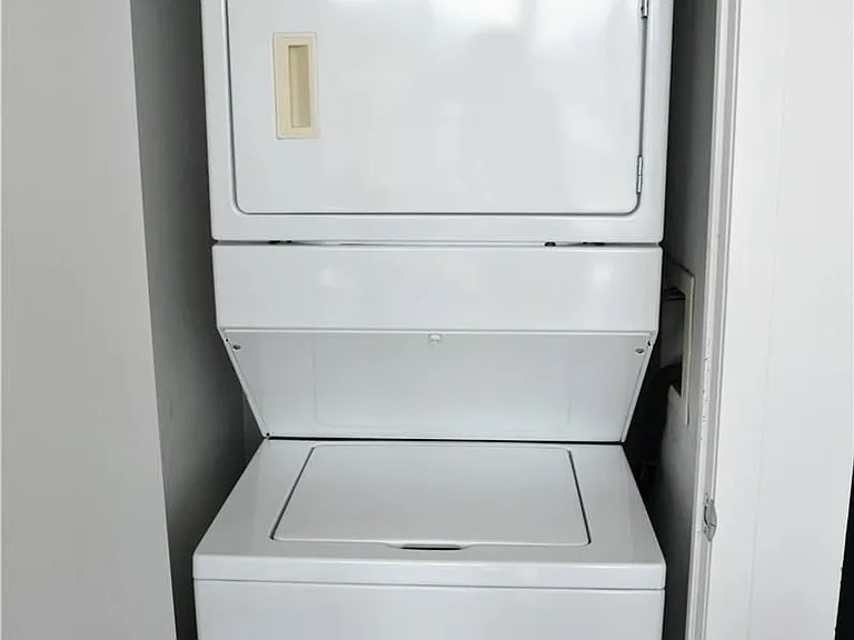955 Queen St W #Penthouse 15 — Photo 13