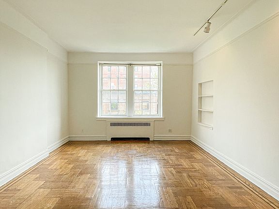 3rd image of 6 Montague Ter #E1