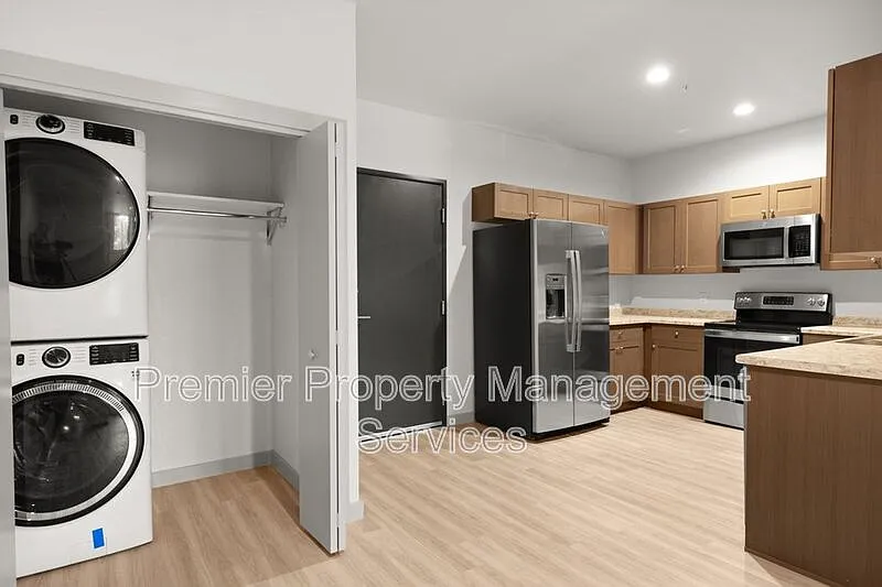 1 bed, 1.0 bath, 711 sqft, $1,175 — Photo 1